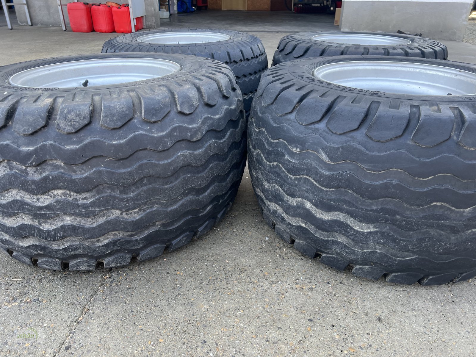 Sonstige Räder & Reifen & Felgen типа Sonstige 4 Kompletträder mit Reifen 19.0/45-17 auf 6-Loch ET 0 Felgen, Gebrauchtmaschine в Burgrieden (Фотография 8)