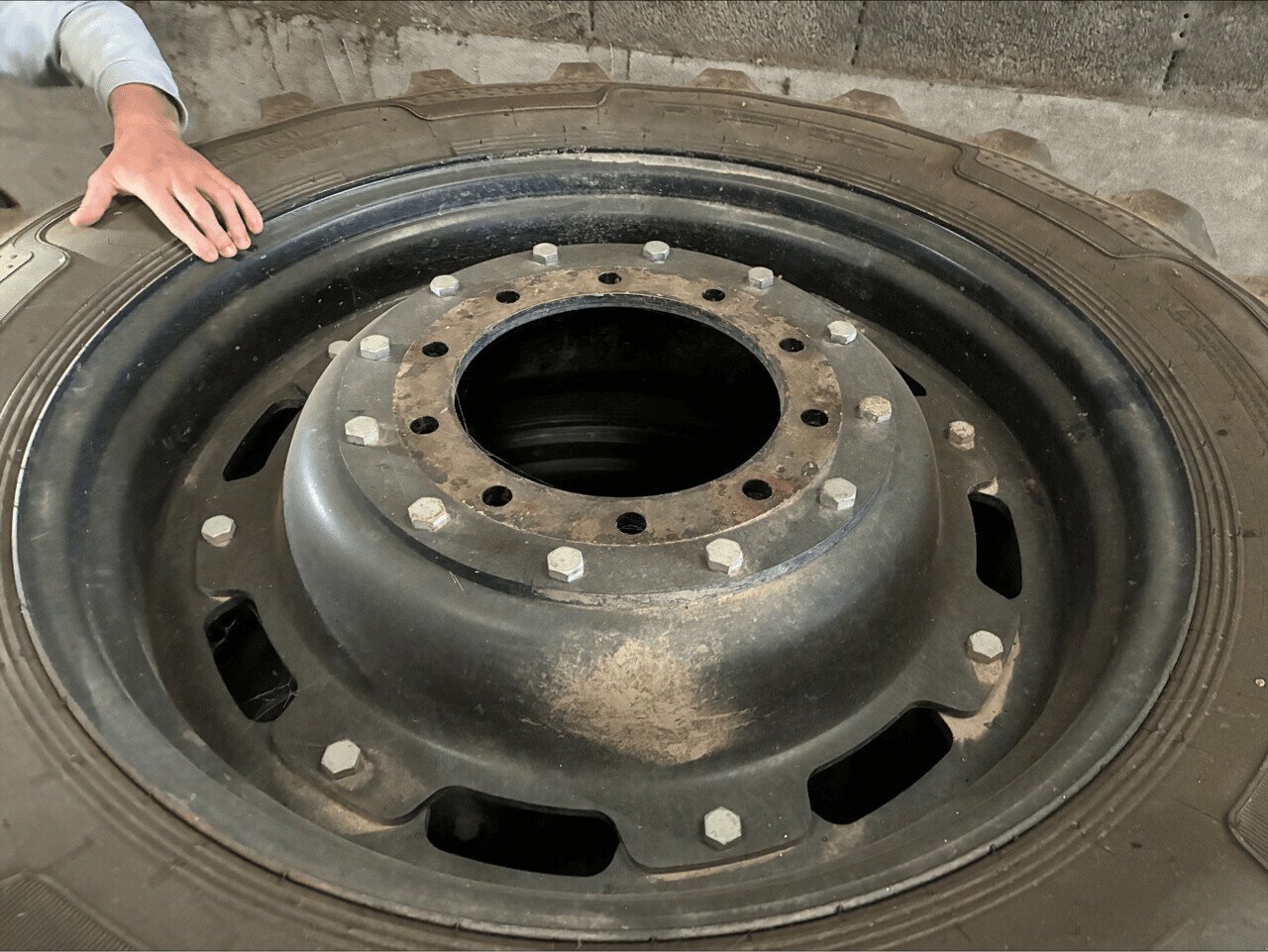 Sonstige Räder & Reifen & Felgen des Typs Sonstige RC 380/90R50 ET 380/85/R34 ALL, Gebrauchtmaschine in PLOUIGNEAU (Bild 5)