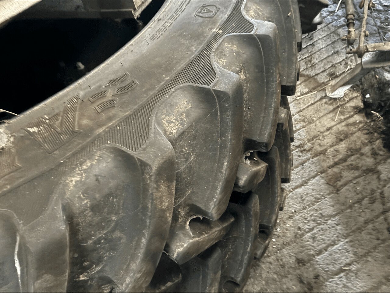 Sonstige Räder & Reifen & Felgen des Typs Sonstige RC 380/90R50 ET 380/85/R34 ALL, Gebrauchtmaschine in PLOUIGNEAU (Bild 7)