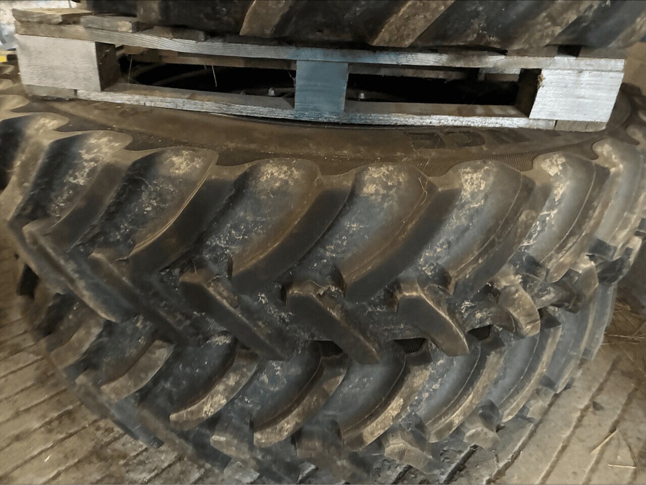 Sonstige Räder & Reifen & Felgen des Typs Sonstige RC 380/90R50 ET 380/85/R34 ALL, Gebrauchtmaschine in PLOUIGNEAU (Bild 1)