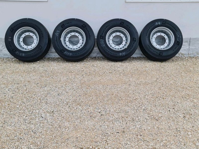 Sonstige Räder & Reifen & Felgen des Typs Sonstige Reifen 385/65 R 22.5 mit Felgen Kipper-Reifen Anhänger Räder Kompletträder, Neumaschine in Großschönbrunn (Bild 1)