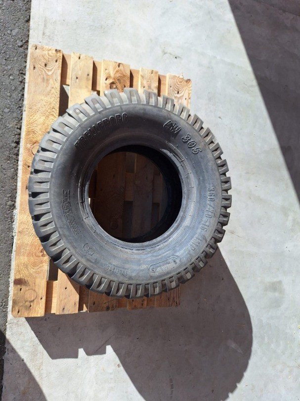 Sonstige Räder & Reifen & Felgen des Typs Trelleborg AW305 / AW 305         360 / 70 R16      13.0 / 75 - 16, Gebrauchtmaschine in Susten (Bild 3)