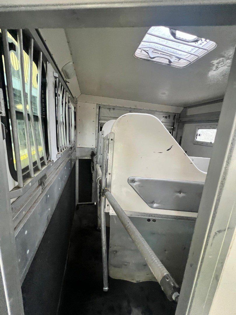 Sonstige Stalltechnik typu Daltec Pferdetransportanhänger, Gebrauchtmaschine v Avenches (Obrázek 9)