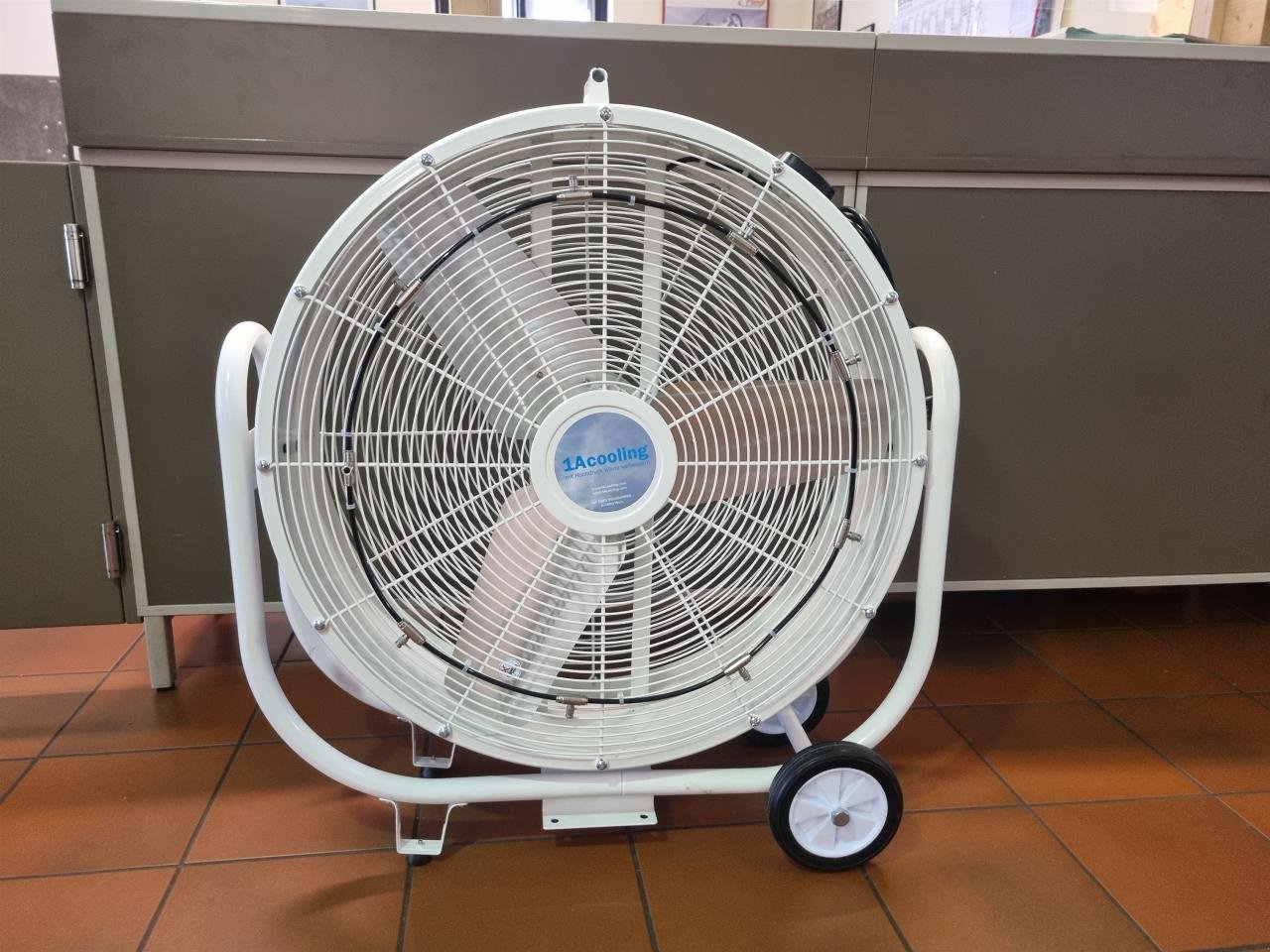 Sonstige Stalltechnik des Typs Sonstige 1Acooling Trolleyfant 90, Neumaschine in Ampfing (Bild 1)