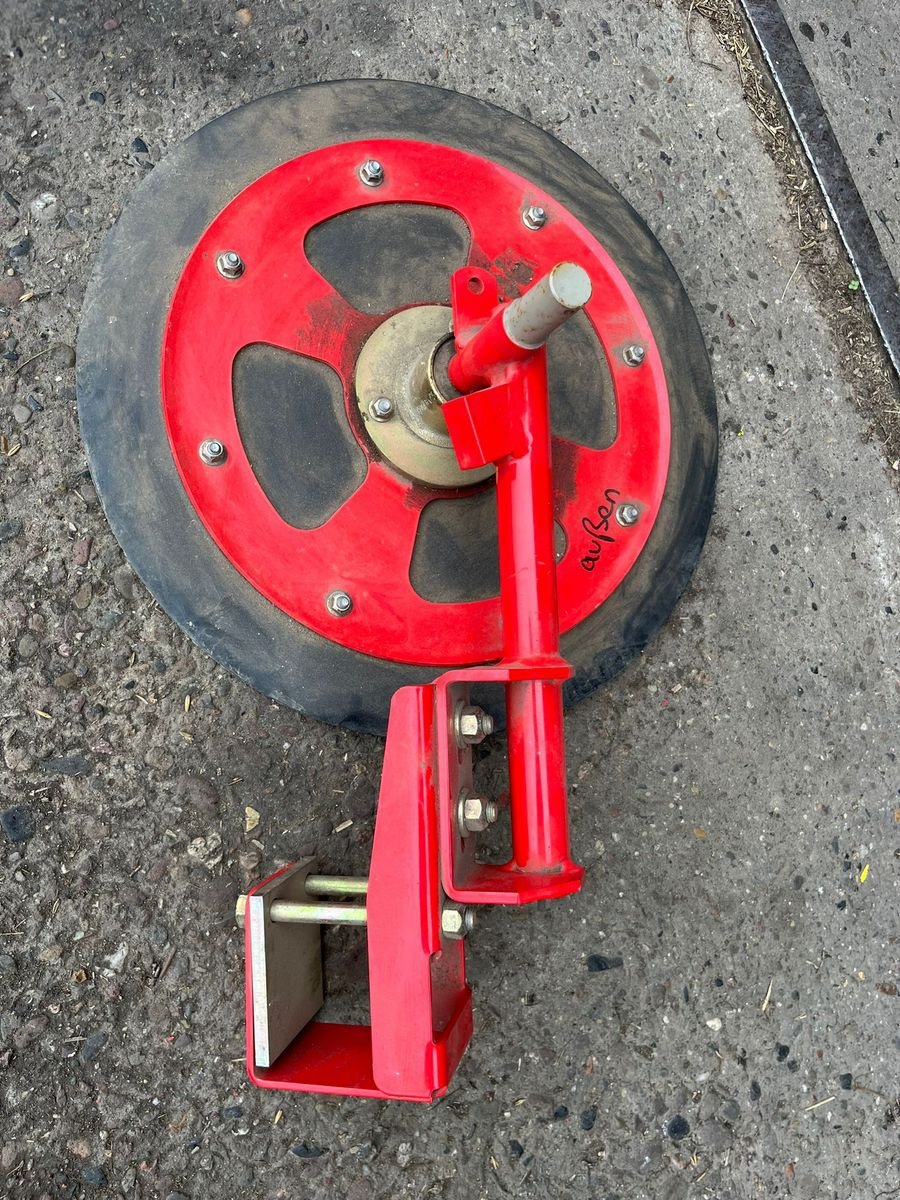 Sonstige Teile typu Pöttinger Eine neue Schwadscheibe außen, Neumaschine v Nieheim Kreis Höxter (Obrázek 1)