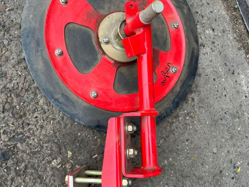 Sonstige Teile of the type Pöttinger Eine neue Schwadscheibe außen, Neumaschine in Nieheim Kreis Höxter (Picture 1)