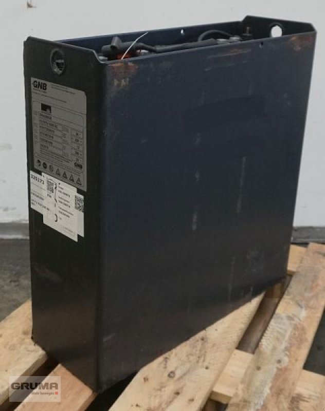 Sonstige Teile typu Sonstige 24 Volt 2 PzV 200 Ah, Gebrauchtmaschine v Friedberg-Derching (Obrázek 1)