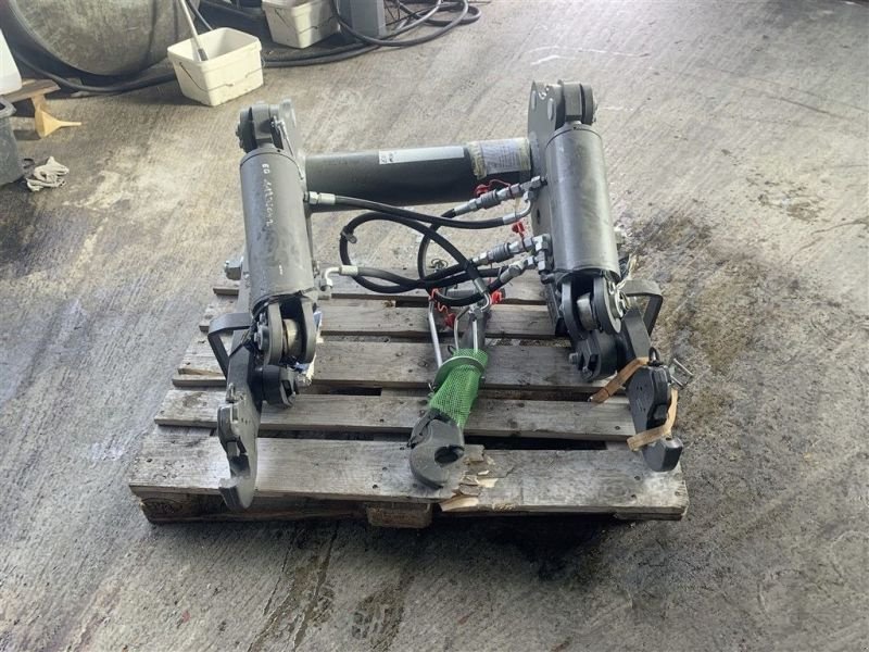 Sonstige Traktoren za tip CLAAS Fronthydraulik Xerion, Neumaschine u Grabenstätt-Erlstätt (Slika 1)