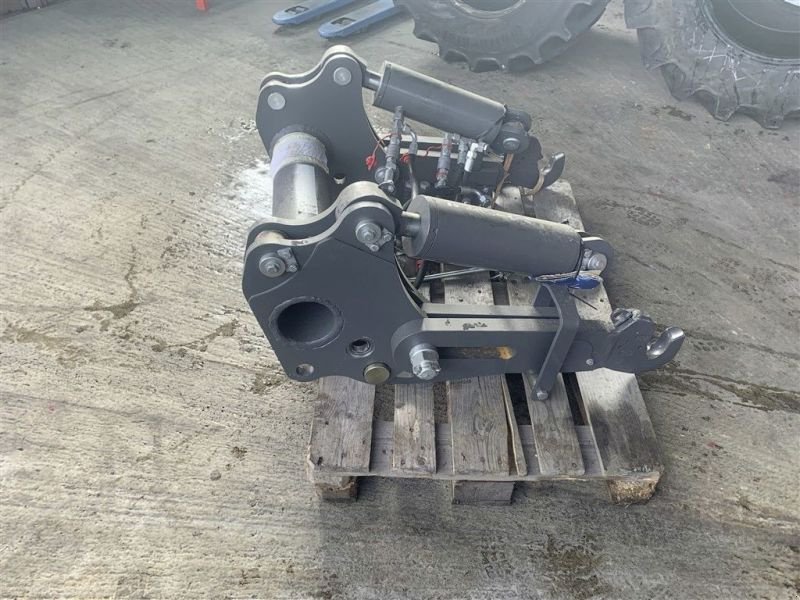 Sonstige Traktoren za tip CLAAS Fronthydraulik Xerion, Neumaschine u Grabenstätt-Erlstätt (Slika 4)