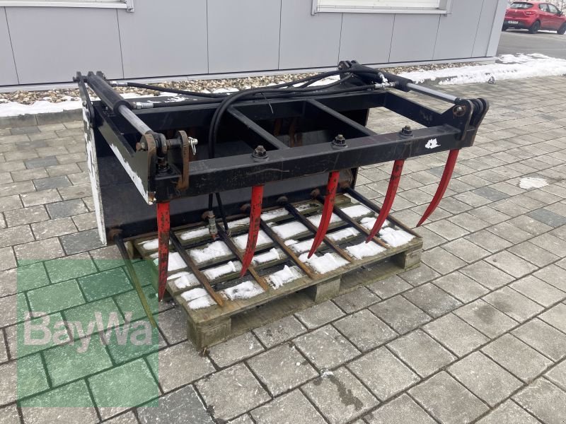 Sonstige Traktoren of the type GiANT DUNG- UND SILAGEZANGE 140 CM, Vorführmaschine in Großweitzschen 