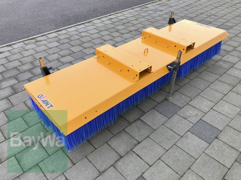 Sonstige Traktoren des Typs GiANT SOLO SCHIEBEBESEN 230CM, Gebrauchtmaschine in Großweitzschen  (Bild 2)