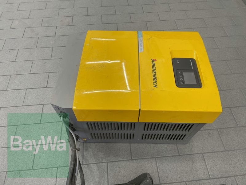 Sonstige Traktoren des Typs Jungheinrich SLH300i Ladegerät, Gebrauchtmaschine in Manching (Bild 4)