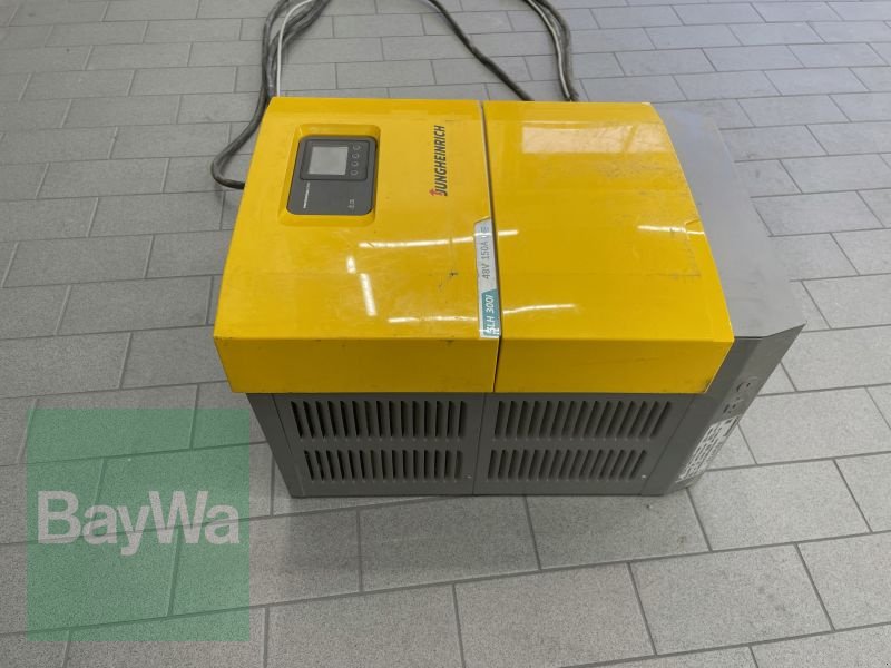 Sonstige Traktoren des Typs Jungheinrich SLH300i Ladegerät, Gebrauchtmaschine in Manching (Bild 3)