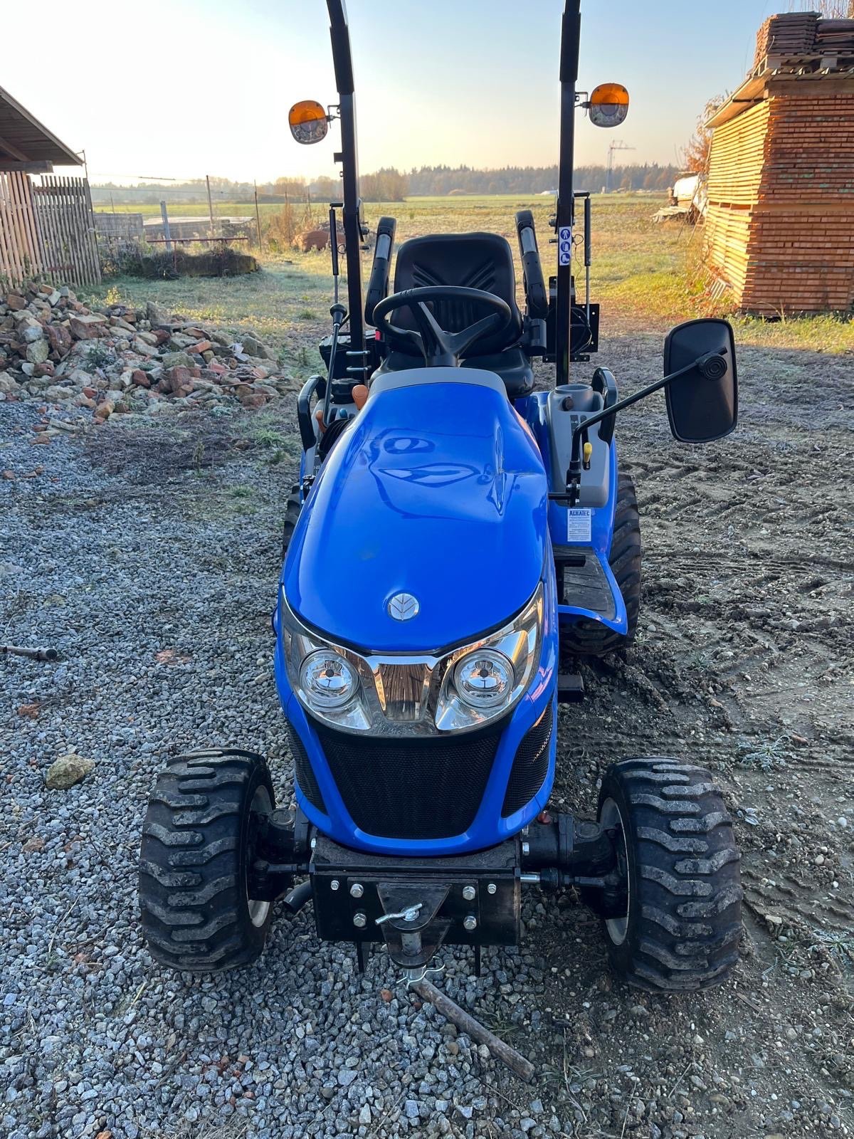 Sonstige Traktoren typu New Holland BOOMER 25, Gebrauchtmaschine v Oberschneiding (Obrázok 1)
