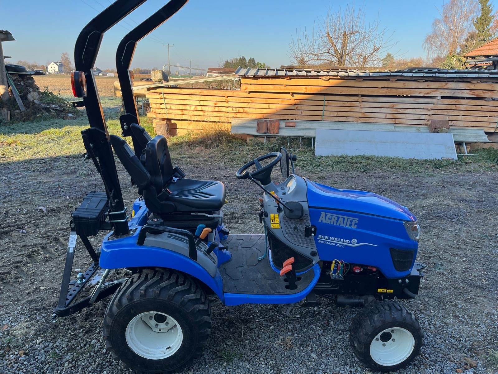 Sonstige Traktoren typu New Holland BOOMER 25, Gebrauchtmaschine v Oberschneiding (Obrázok 3)