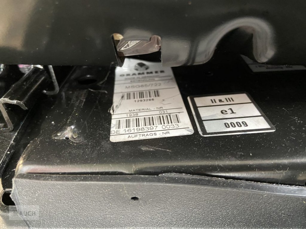 Sonstige Traktorteile Türe ait Grammer Grammer Sitz MSG85/722 Mech., Neumaschine içinde Burgkirchen (resim 6)