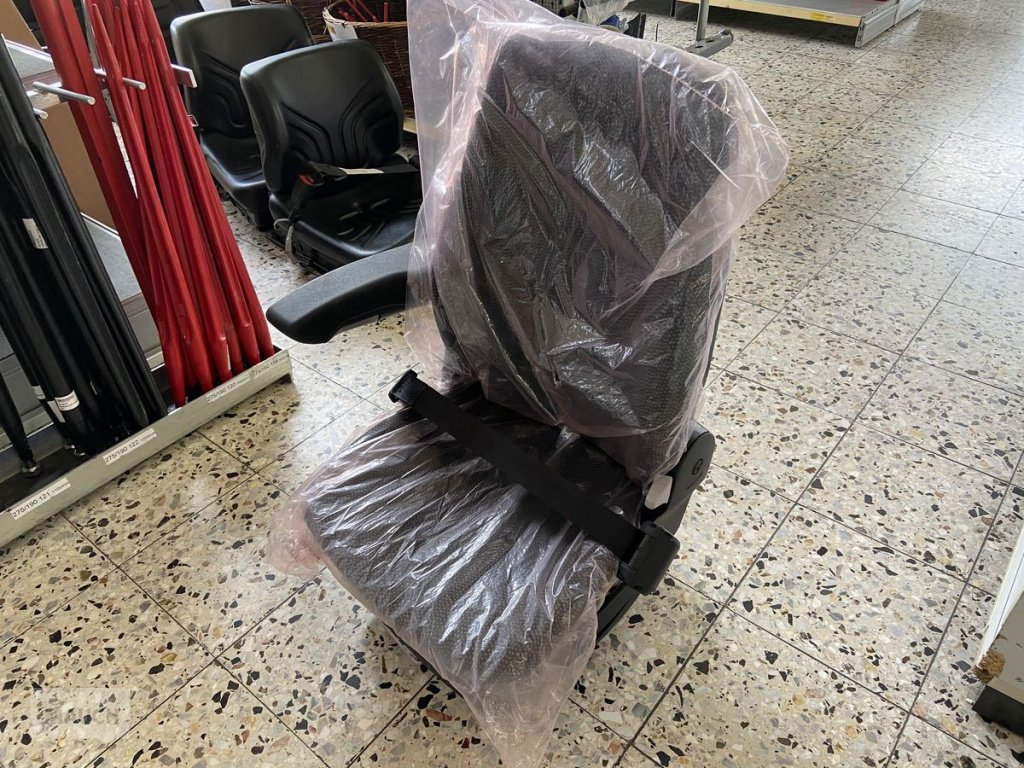 Sonstige Traktorteile Türe ait Grammer Grammer Sitz MSG85/722 Mech., Neumaschine içinde Burgkirchen (resim 3)