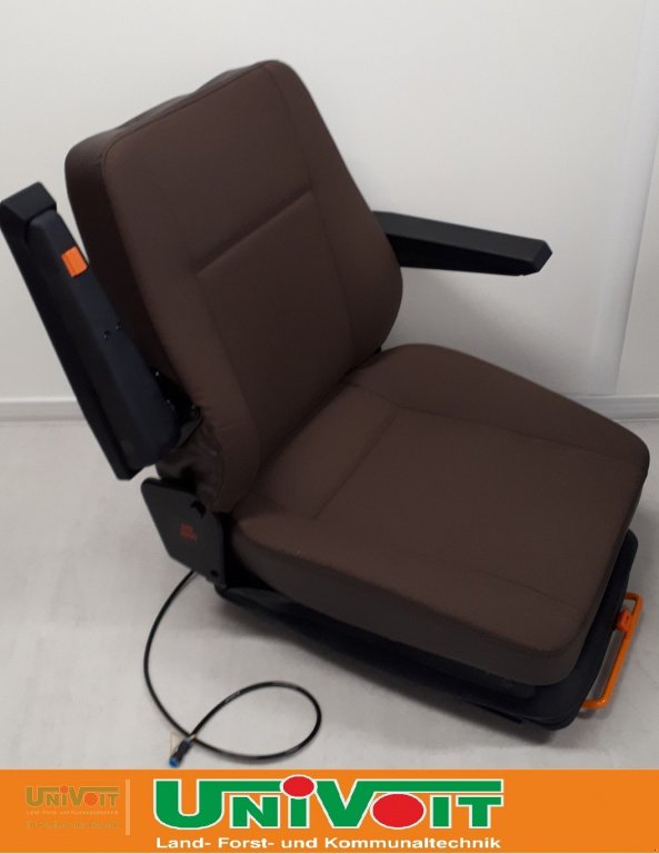 Sonstige Traktorteile des Typs Mercedes-Benz Fahrersitz MB trac NEU Luftgefedert, Neumaschine in Warmensteinach (Bild 4)