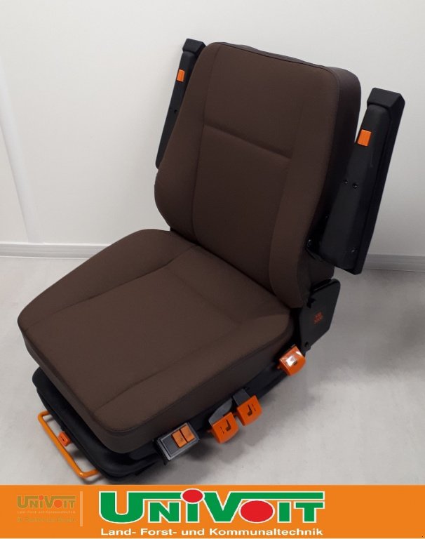 Sonstige Traktorteile des Typs Mercedes-Benz Fahrersitz MB trac NEU Luftgefedert, Neumaschine in Warmensteinach (Bild 5)