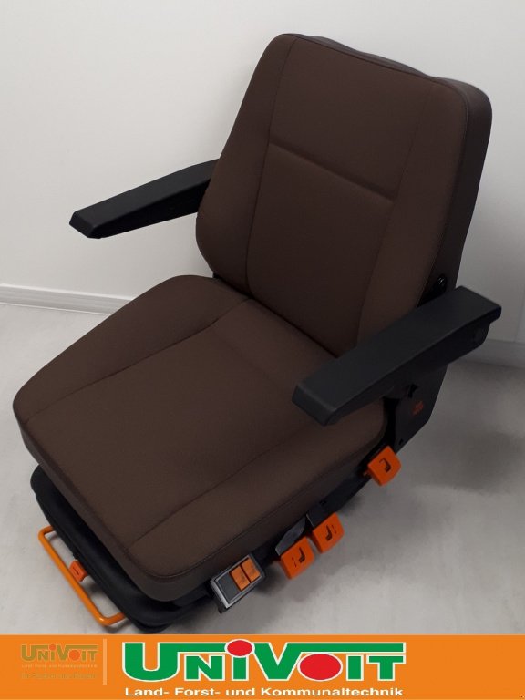 Sonstige Traktorteile des Typs Mercedes-Benz Fahrersitz MB trac NEU Luftgefedert, Neumaschine in Warmensteinach (Bild 1)