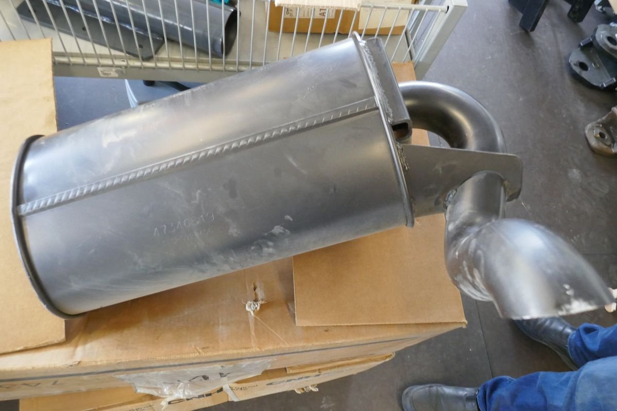 Sonstige Traktorteile типа New Holland Auspufftopf LM 435, Gebrauchtmaschine в Villach (Фотография 1)