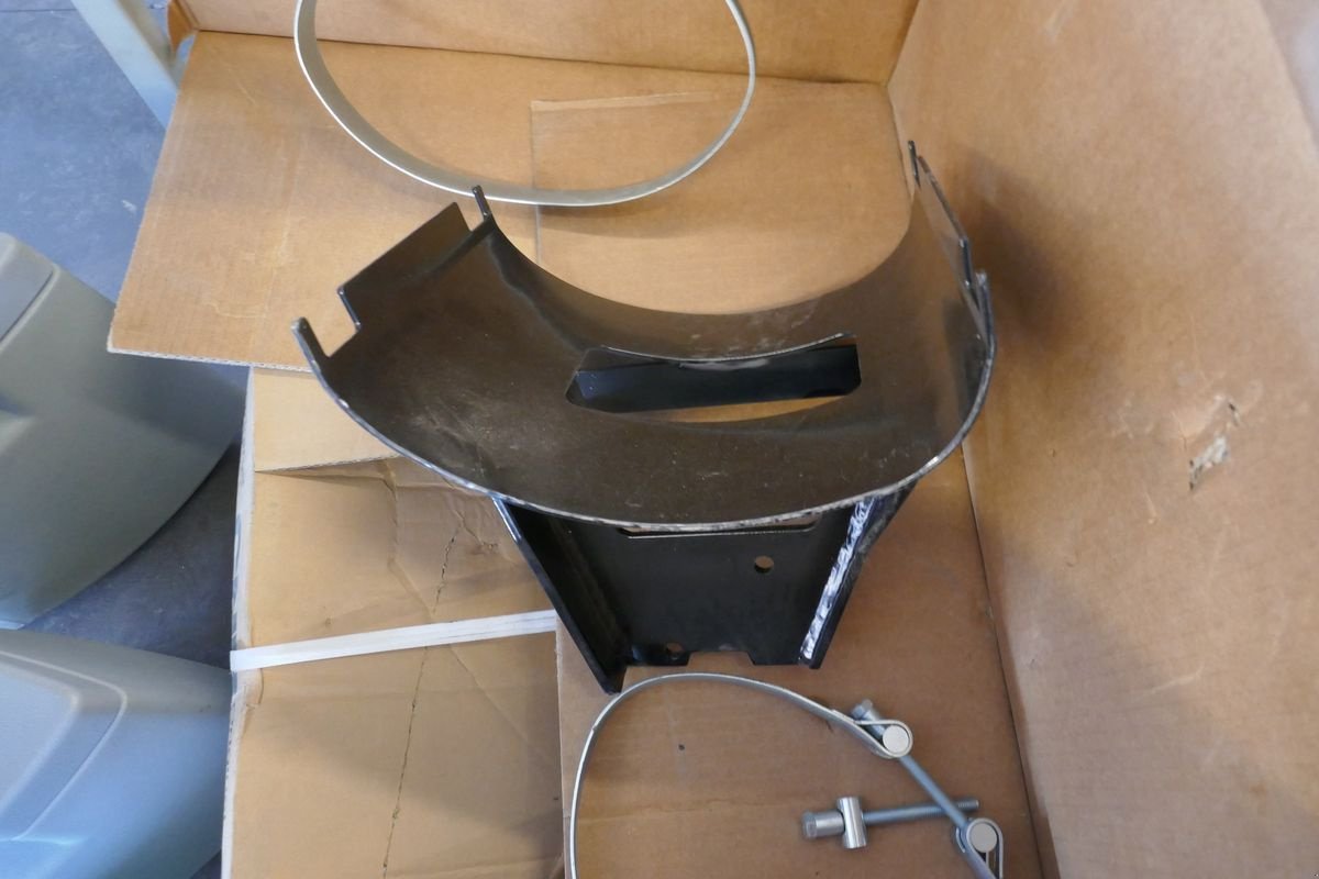 Sonstige Traktorteile типа New Holland Auspufftopf LM 435, Gebrauchtmaschine в Villach (Фотография 5)