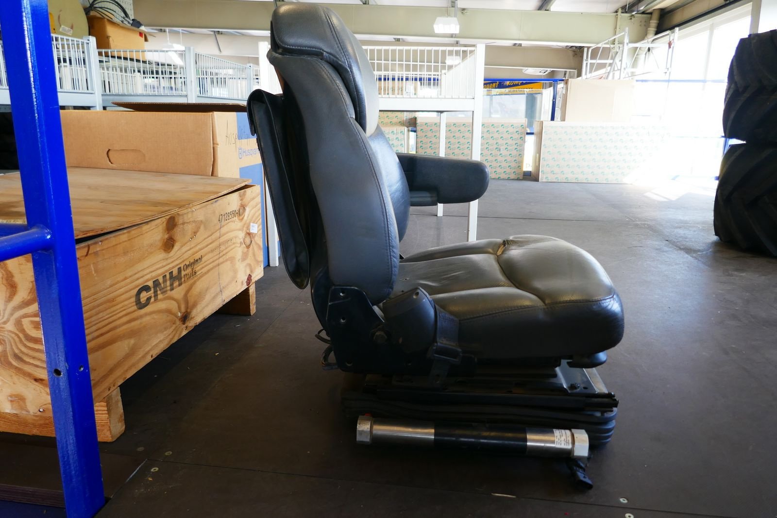 Sonstige Traktorteile типа New Holland Fahrersitz, Gebrauchtmaschine в Villach (Фотография 3)