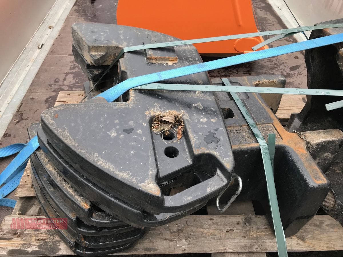 Sonstige Traktorteile типа Sonstige Frontgewichtsträger mit Gewichten, Gebrauchtmaschine в St. Pölten (Фотография 4)