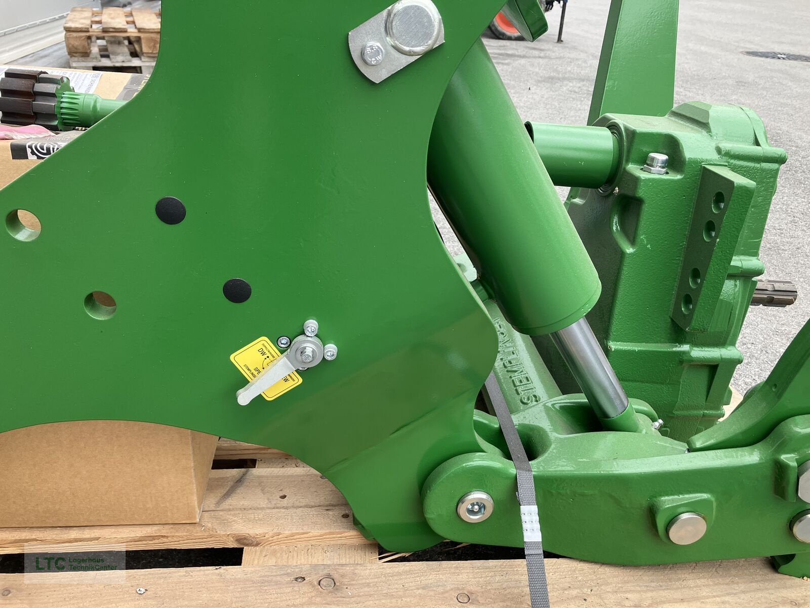 Sonstige Traktorteile typu Sonstige Fronthydraulik + Frontzapfwelle John Deere 6M, Neumaschine v Redlham (Obrázek 10)