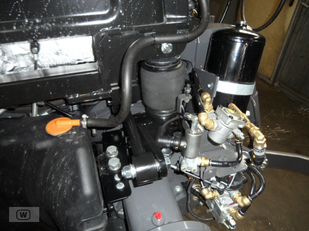 Sonstige Traktorteile des Typs Sonstige pneumatische Kabinenfederung für Claas Arion, Neumaschine in Zell an der Pram (Bild 7)