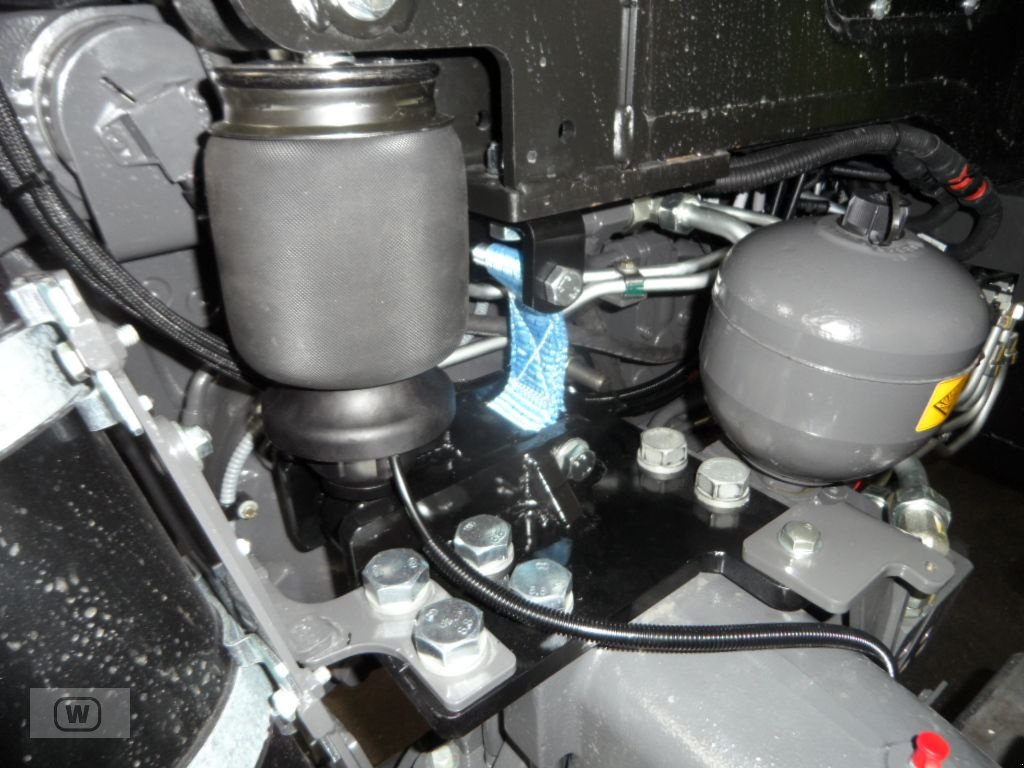 Sonstige Traktorteile des Typs Sonstige pneumatische Kabinenfederung für Claas Arion, Neumaschine in Zell an der Pram (Bild 4)