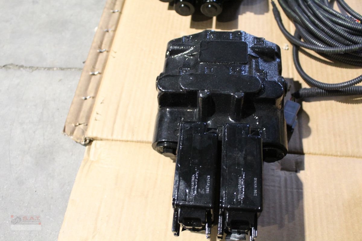 Sonstige Traktorteile des Typs Sonstige Walvoil Steuergerät-El. proportional, Neumaschine in Eberschwang (Bild 13)