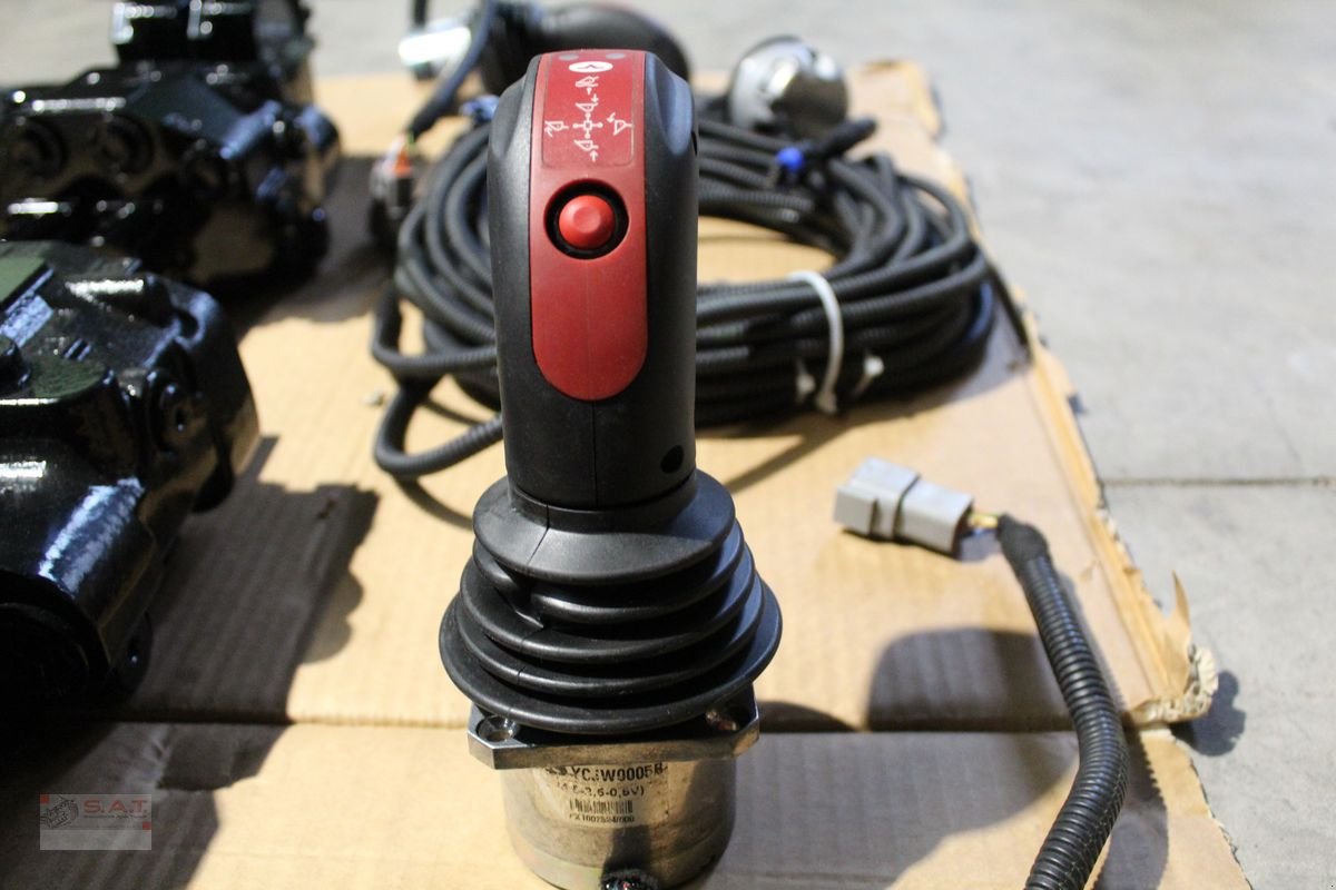 Sonstige Traktorteile des Typs Sonstige Walvoil Steuergerät-El. proportional, Neumaschine in Eberschwang (Bild 16)