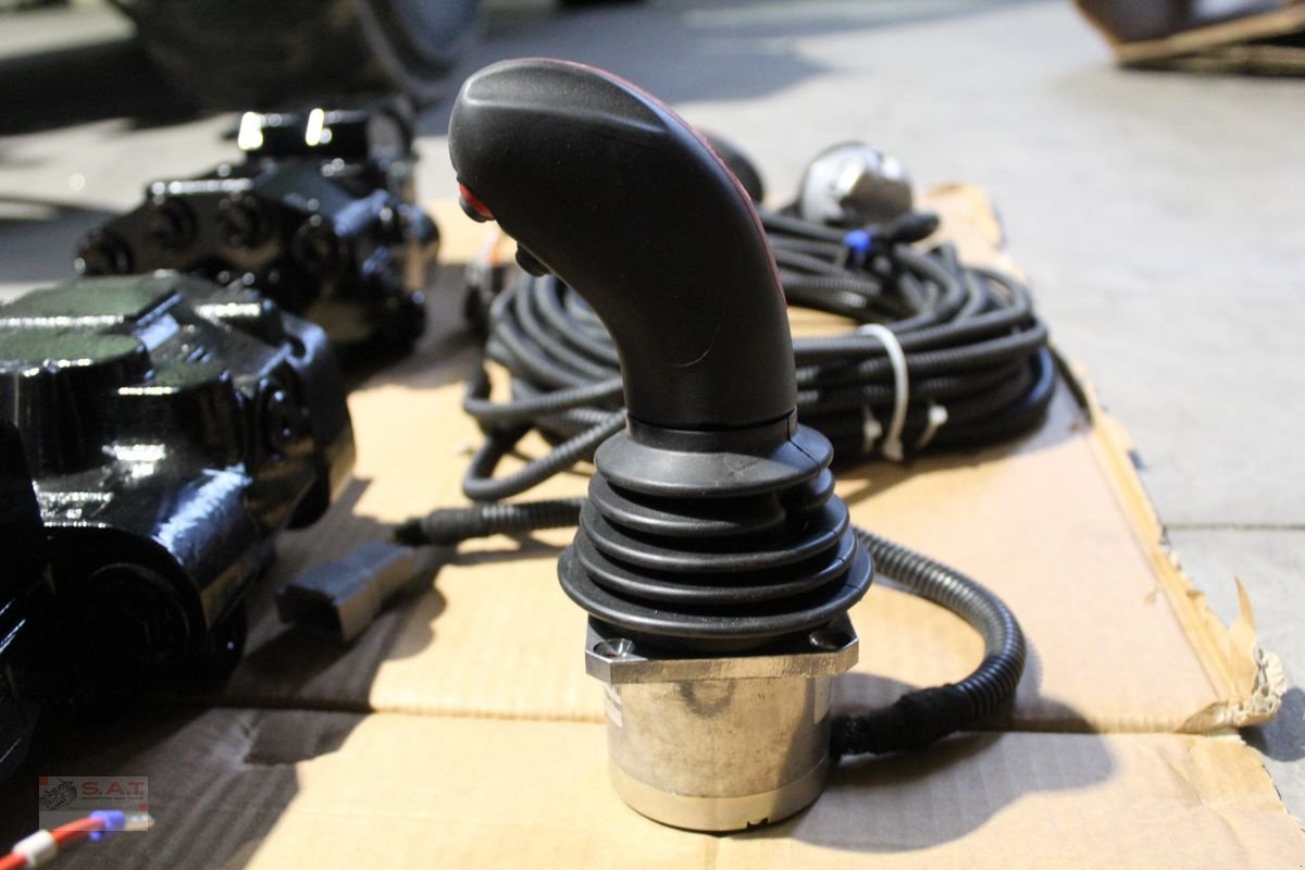 Sonstige Traktorteile des Typs Sonstige Walvoil Steuergerät-El. proportional, Neumaschine in Eberschwang (Bild 15)