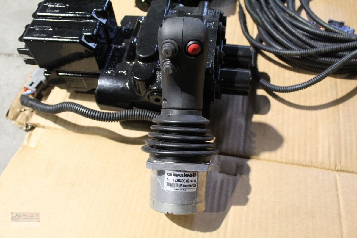 Sonstige Traktorteile des Typs Sonstige Walvoil Steuergerät-El. proportional, Neumaschine in Eberschwang (Bild 10)