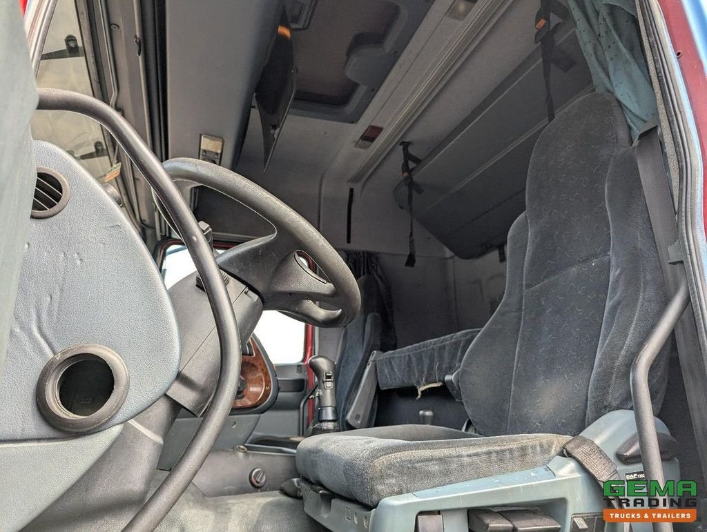 Sonstige Transporttechnik tip DAF XF95.430 4x2 Spacecab Euro2 - Retarder - Geslotenbak 7.7m - Hand, Gebrauchtmaschine in Oud Gastel (Poză 5)