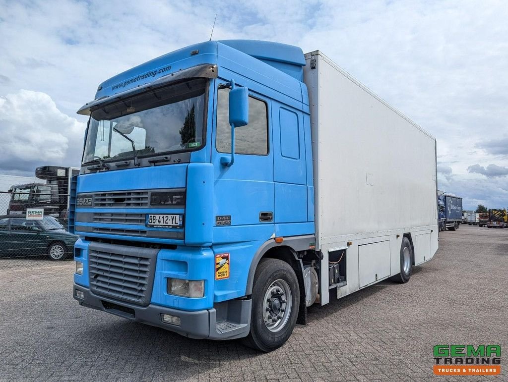 Sonstige Transporttechnik tip DAF XF95.430 4x2 Spacecab Euro2 - Retarder - Geslotenbak 7.7m - Hand, Gebrauchtmaschine in Oud Gastel (Poză 1)