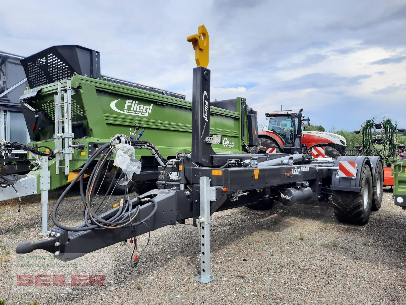 Sonstige Transporttechnik of the type Fliegl HKL 22 Jumbo Abrollkipper, Neumaschine in Ansbach (Picture 1)
