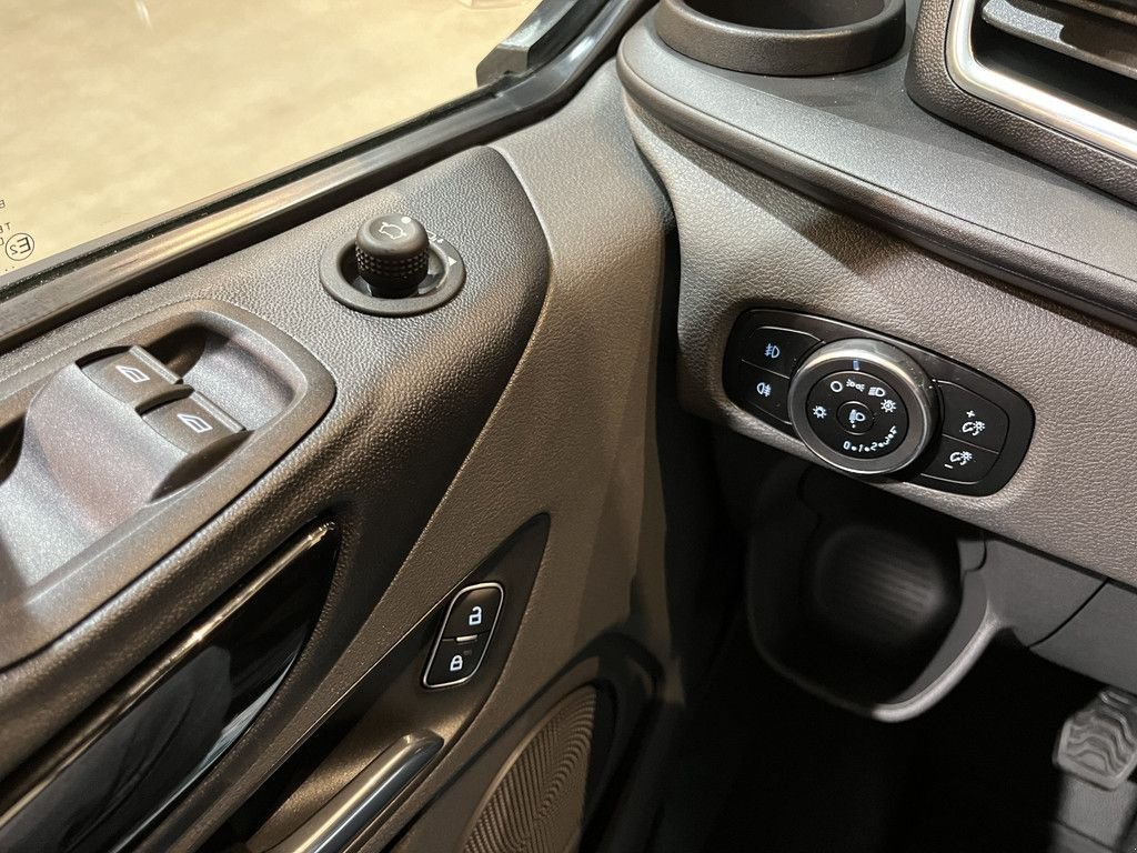 Sonstige Transporttechnik van het type Ford Transit Custom 2.0 TDCI L2H1 Limited 130 PK / Euro 6 / Airco / C, Gebrauchtmaschine in GRONINGEN (Foto 11)