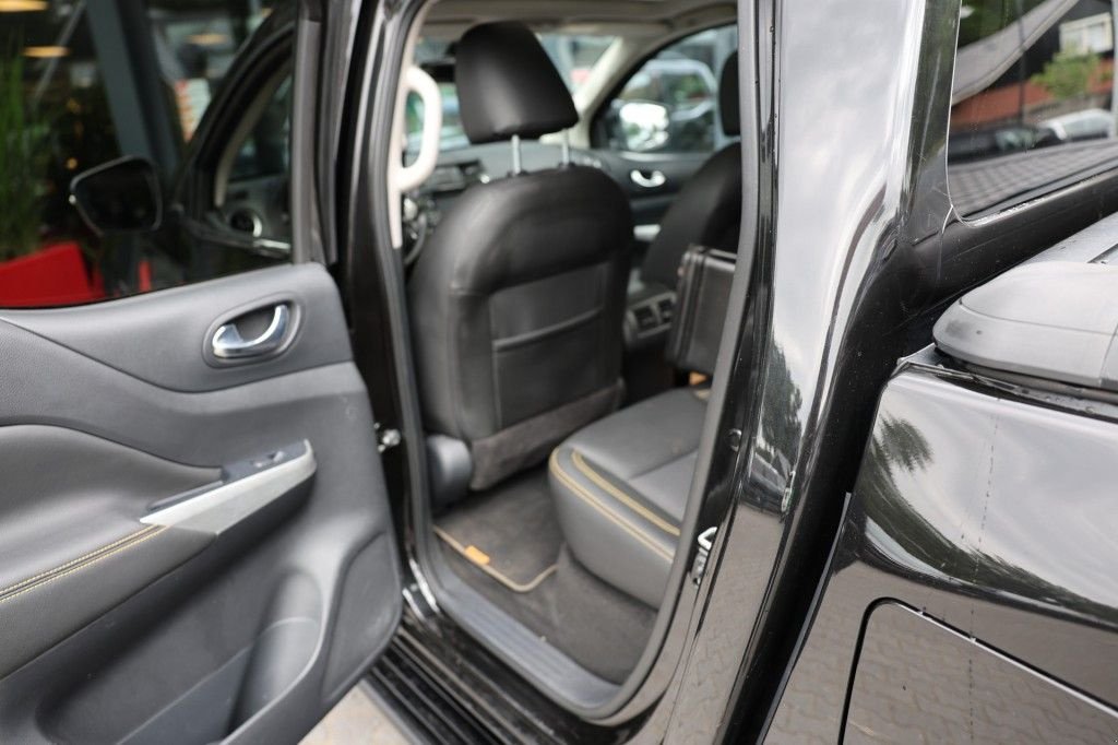 Sonstige Transporttechnik of the type Nissan Navara 2.3 DCI DUBBEL CABINE N-GUARD A/T BE TREKKER 5 SITZ 4WD V, Gebrauchtmaschine in Saasveld (Picture 9)