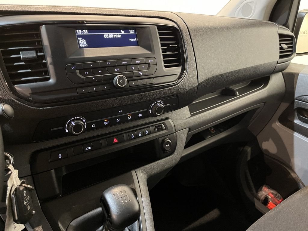 Sonstige Transporttechnik des Typs Peugeot Expert 1.5 BlueHDI L2 Premium / Euro 6 / Airco / Cruise Control, Gebrauchtmaschine in GRONINGEN (Bild 8)