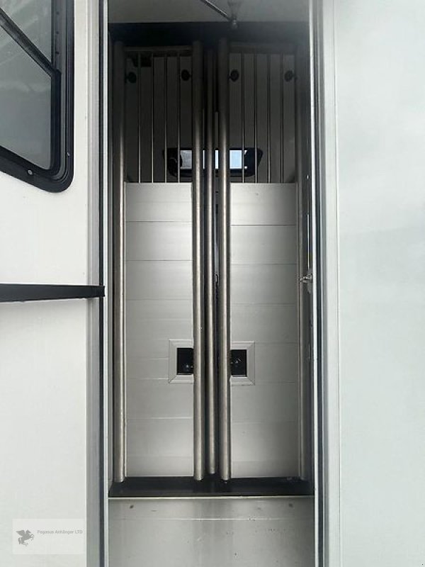 Sonstige Transporttechnik tip Renault Master 2 Pferdetransporter 4-Sitzer 1.Hd Top Sleeper 2023, Gebrauchtmaschine in Gevelsberg (Poză 9)