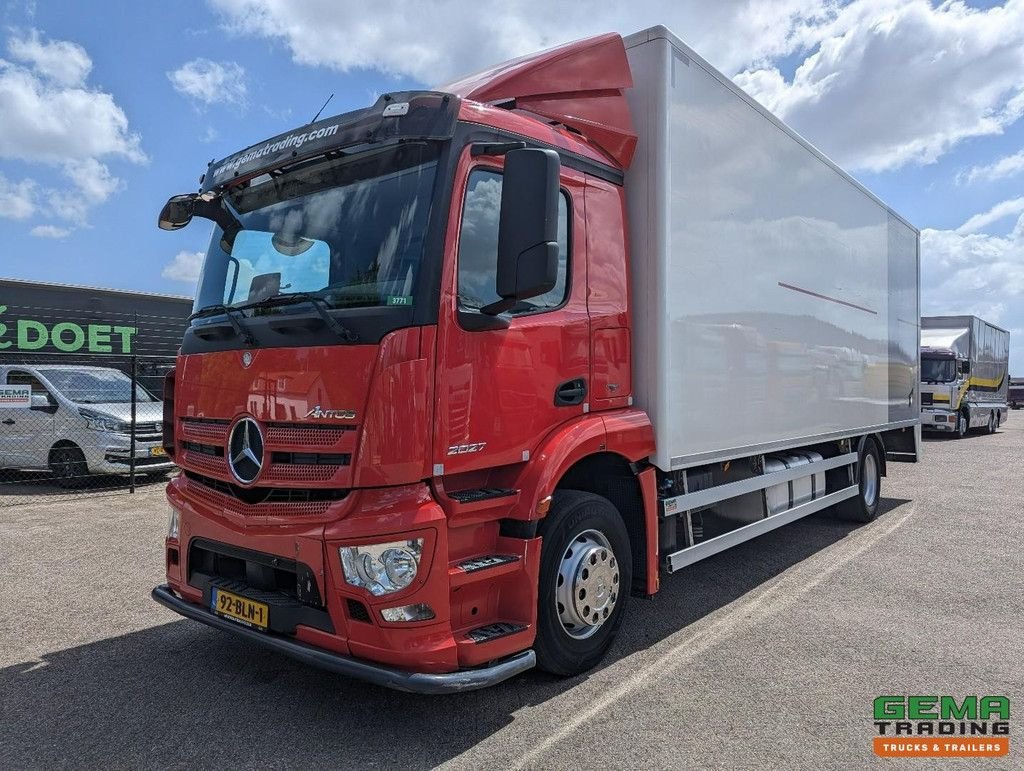 Sonstige Transporttechnik des Typs Sonstige Mercedes Benz Antos 2027 4x2 Dagcab Euro6C - GeslotenBak 7.6m - Laadklep 2000K, Gebrauchtmaschine in Oud Gastel (Bild 1)