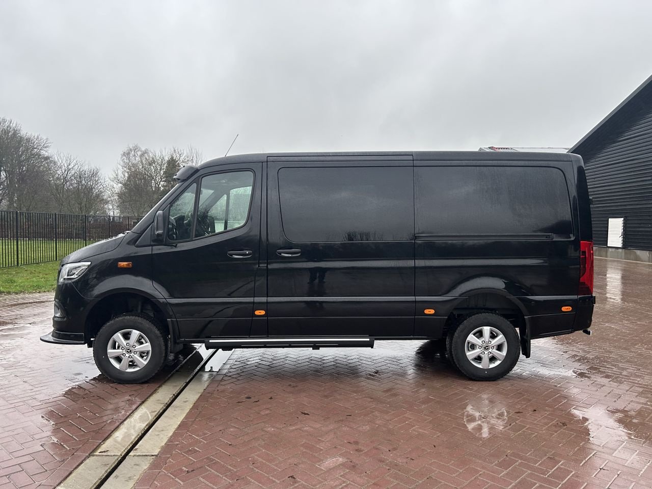 Sonstige Transporttechnik des Typs Sonstige Mercedes Sprinter Mercedes Sprinter 319 v6 4x4, Gebrauchtmaschine in Putten (Bild 3)