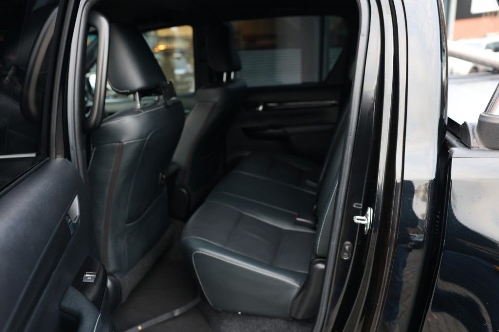 Sonstige Transporttechnik типа Toyota Hilux 2.4 D-4D DUBBEL CABIN LIMITED BE TREKKER A/T 5 SITZ VAN, Gebrauchtmaschine в Saasveld (Фотография 11)