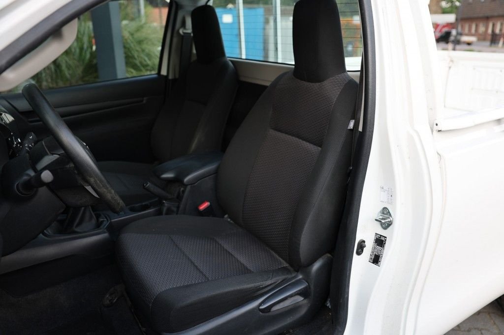 Sonstige Transporttechnik del tipo Toyota Hilux 2.4 D-4D ENKEL CABIN 4WD VAN, Gebrauchtmaschine In Saasveld (Immagine 4)