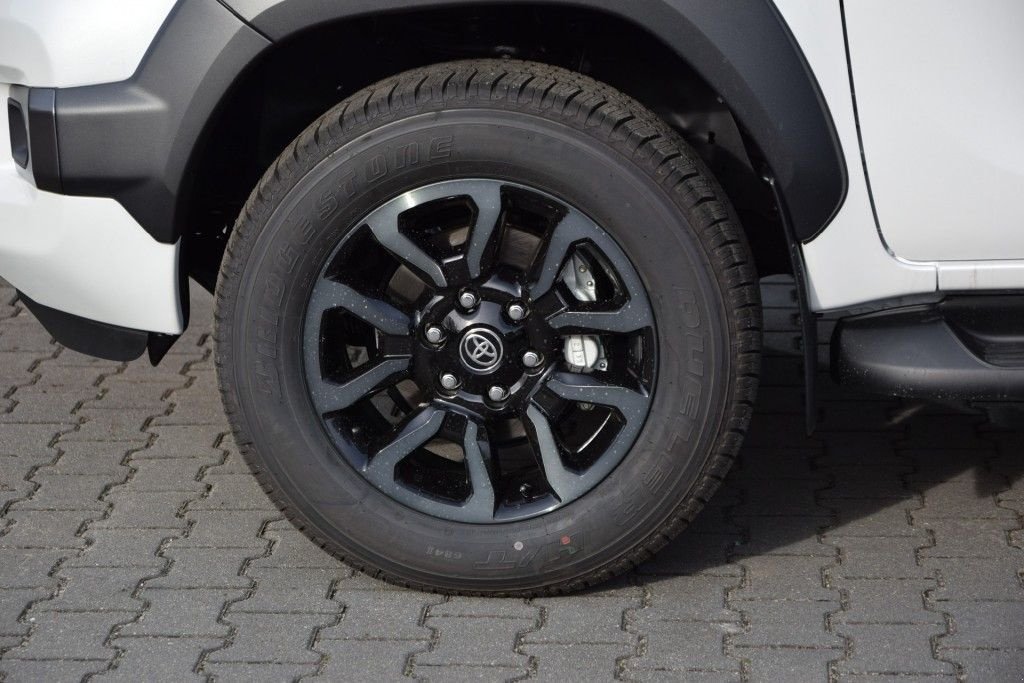 Sonstige Transporttechnik типа Toyota Hilux 2.8 D-4D DUBBEL CABINE INVINCIBLE A/T 2 SITZ VAN BPM VRIJ, Gebrauchtmaschine в Saasveld (Фотография 3)