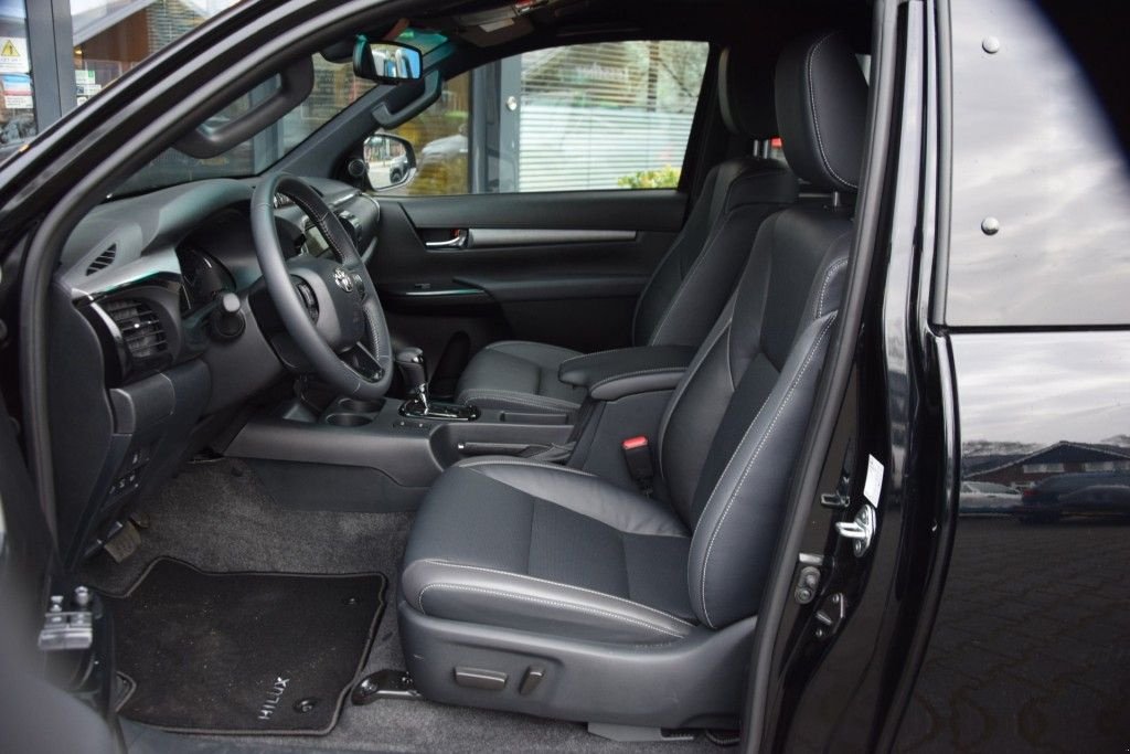 Sonstige Transporttechnik типа Toyota Hilux 2.8 D-4D X-TRA CAB INVINCIBLE A/T VAN, Gebrauchtmaschine в Saasveld (Фотография 9)