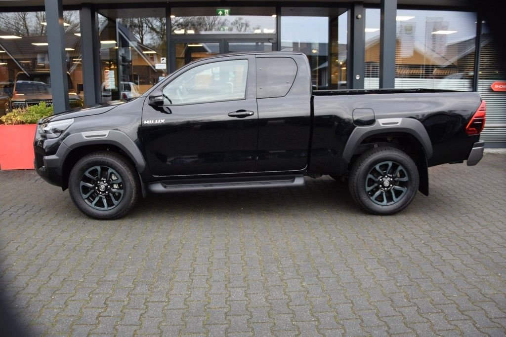 Sonstige Transporttechnik типа Toyota Hilux 2.8 D-4D X-TRA CAB INVINCIBLE A/T VAN, Gebrauchtmaschine в Saasveld (Фотография 2)