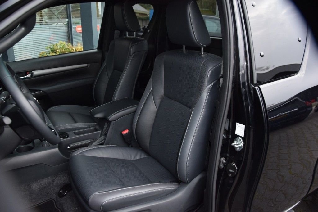 Sonstige Transporttechnik типа Toyota Hilux 2.8 D-4D X-TRA CAB INVINCIBLE A/T VAN, Gebrauchtmaschine в Saasveld (Фотография 8)